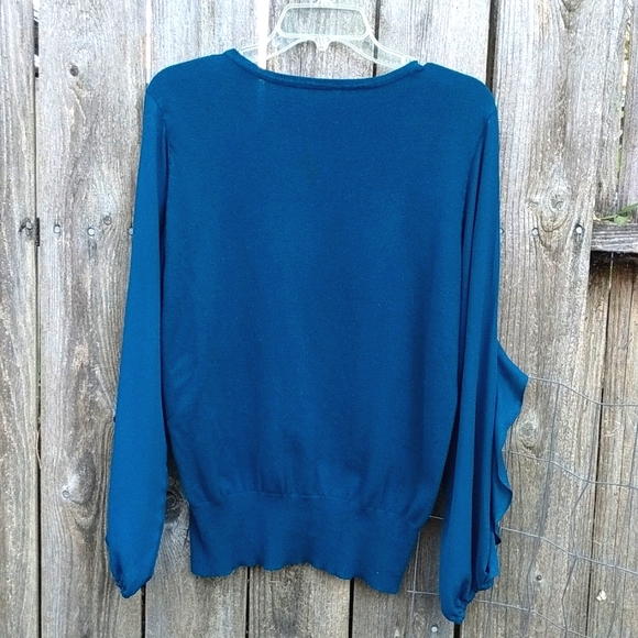Pretty teal blue sweater - Picture 2 of 3